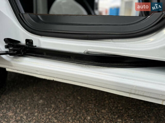 Білий Рено Кєнгу, об'ємом двигуна 1.46 л та пробігом 175 тис. км за 12600 $, фото 48 на Automoto.ua