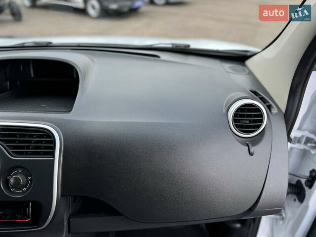 Білий Рено Кєнгу, об'ємом двигуна 1.46 л та пробігом 175 тис. км за 12600 $, фото 72 на Automoto.ua