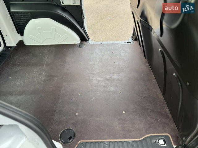 Білий Рено Кєнгу, об'ємом двигуна 1.46 л та пробігом 175 тис. км за 12600 $, фото 42 на Automoto.ua