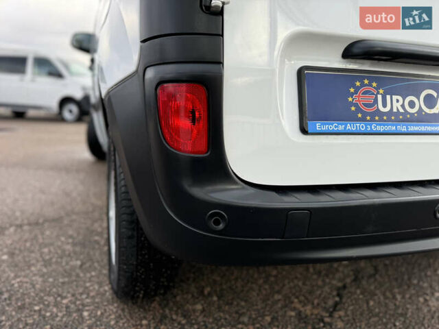 Білий Рено Кєнгу, об'ємом двигуна 1.46 л та пробігом 175 тис. км за 12600 $, фото 29 на Automoto.ua