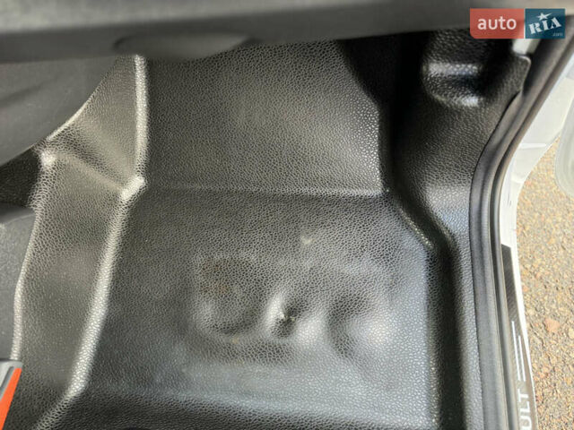 Білий Рено Кєнгу, об'ємом двигуна 1.46 л та пробігом 175 тис. км за 12600 $, фото 67 на Automoto.ua