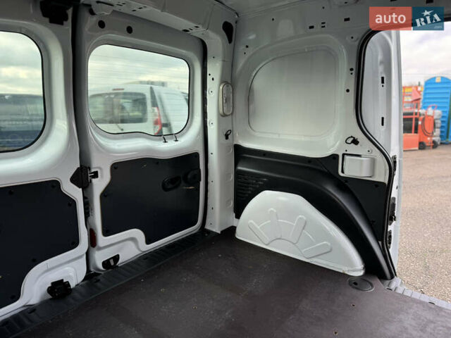 Білий Рено Кєнгу, об'ємом двигуна 1.46 л та пробігом 175 тис. км за 12600 $, фото 43 на Automoto.ua