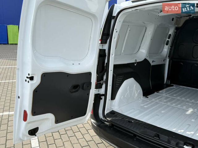 Белый Рено Кенгу, объемом двигателя 0 л и пробегом 36 тыс. км за 14500 $, фото 11 на Automoto.ua