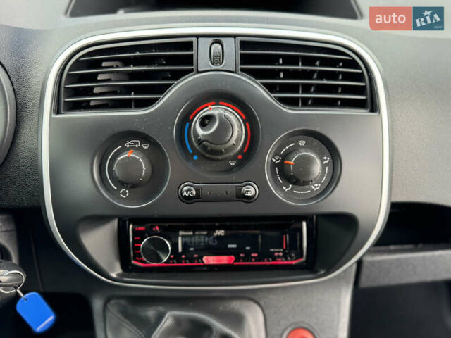 Білий Рено Кєнгу, об'ємом двигуна 1.46 л та пробігом 175 тис. км за 12600 $, фото 68 на Automoto.ua
