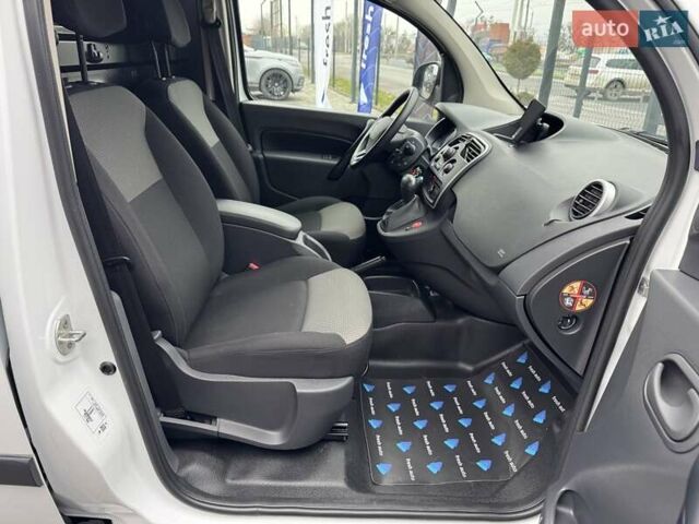 Белый Рено Кенгу, объемом двигателя 0 л и пробегом 4 тыс. км за 13700 $, фото 30 на Automoto.ua