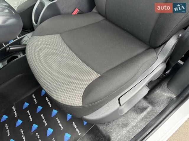 Белый Рено Кенгу, объемом двигателя 0 л и пробегом 4 тыс. км за 13700 $, фото 17 на Automoto.ua