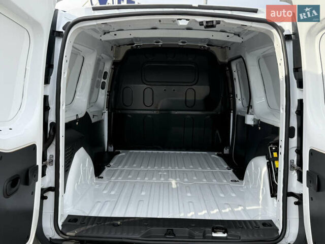 Белый Рено Кенгу, объемом двигателя 0 л и пробегом 36 тыс. км за 14500 $, фото 9 на Automoto.ua