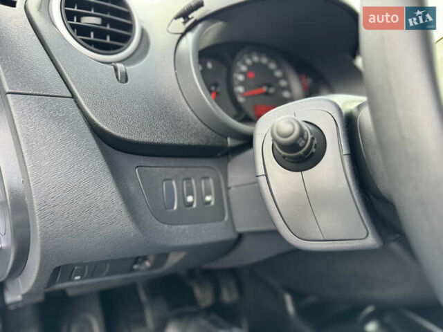 Білий Рено Кєнгу, об'ємом двигуна 1.46 л та пробігом 175 тис. км за 12600 $, фото 87 на Automoto.ua