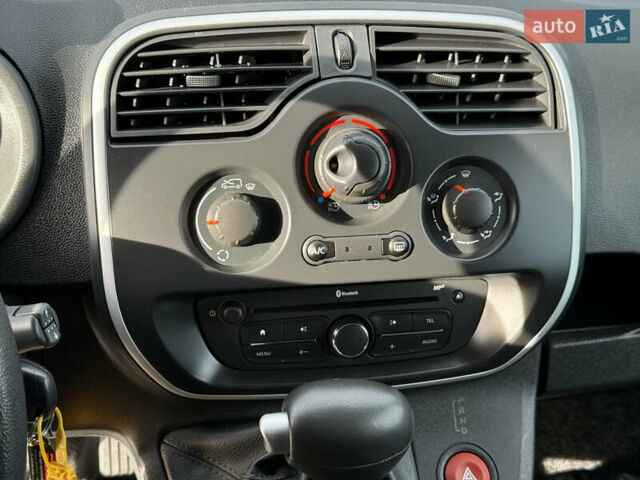 Белый Рено Кенгу, объемом двигателя 0 л и пробегом 36 тыс. км за 14500 $, фото 14 на Automoto.ua