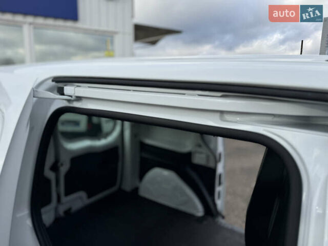 Білий Рено Кєнгу, об'ємом двигуна 1.46 л та пробігом 175 тис. км за 12600 $, фото 49 на Automoto.ua