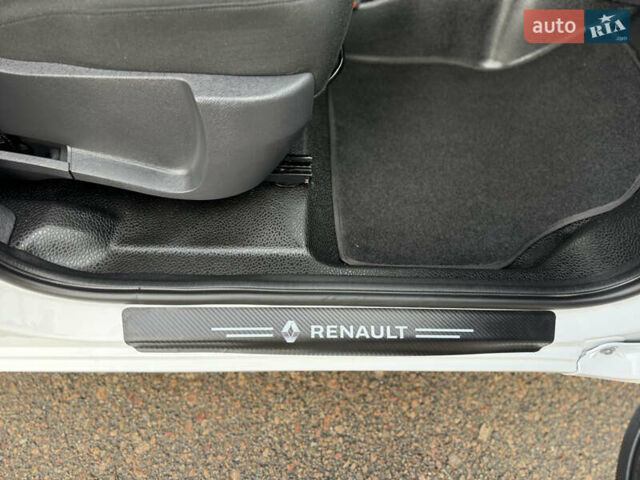 Білий Рено Кєнгу, об'ємом двигуна 1.46 л та пробігом 175 тис. км за 12600 $, фото 60 на Automoto.ua