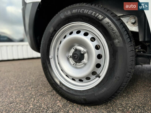 Білий Рено Кєнгу, об'ємом двигуна 1.46 л та пробігом 175 тис. км за 12600 $, фото 23 на Automoto.ua