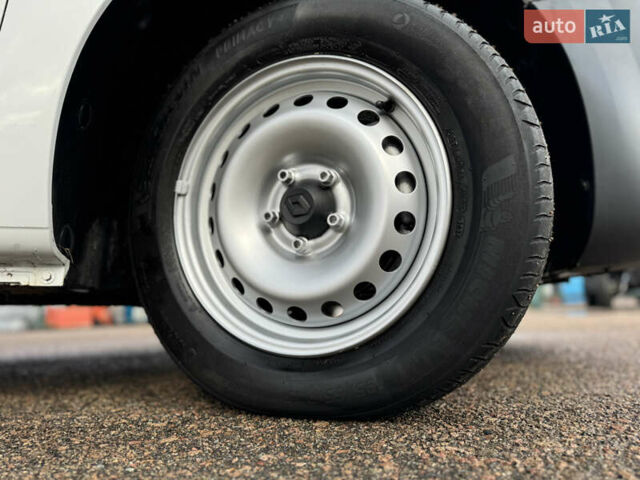 Білий Рено Кєнгу, об'ємом двигуна 1.46 л та пробігом 175 тис. км за 12600 $, фото 20 на Automoto.ua