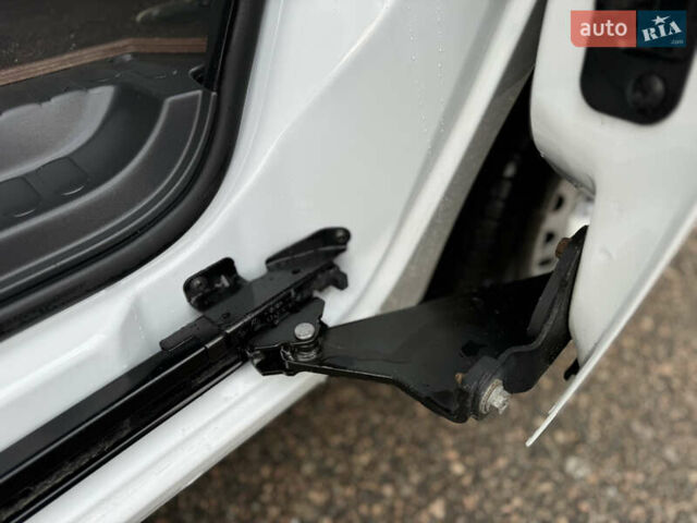 Білий Рено Кєнгу, об'ємом двигуна 1.46 л та пробігом 175 тис. км за 12600 $, фото 36 на Automoto.ua