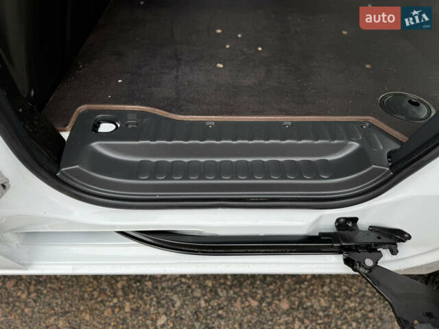 Білий Рено Кєнгу, об'ємом двигуна 1.46 л та пробігом 175 тис. км за 12600 $, фото 35 на Automoto.ua