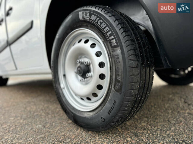 Білий Рено Кєнгу, об'ємом двигуна 1.46 л та пробігом 175 тис. км за 12600 $, фото 31 на Automoto.ua