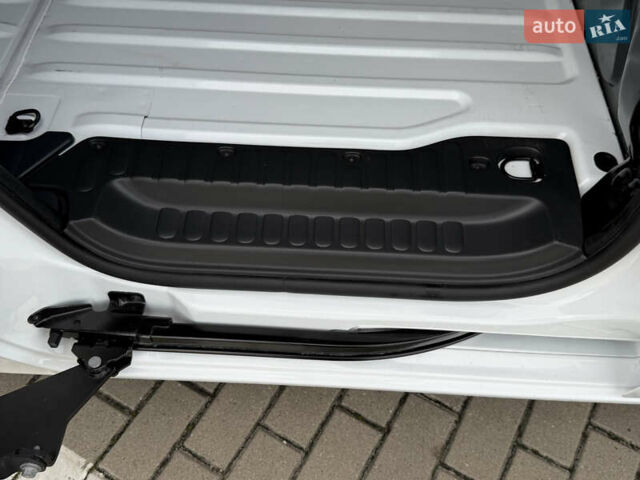 Белый Рено Кенгу, объемом двигателя 0 л и пробегом 36 тыс. км за 14500 $, фото 8 на Automoto.ua