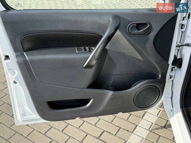 Белый Рено Кенгу, объемом двигателя 0 л и пробегом 36 тыс. км за 14500 $, фото 20 на Automoto.ua