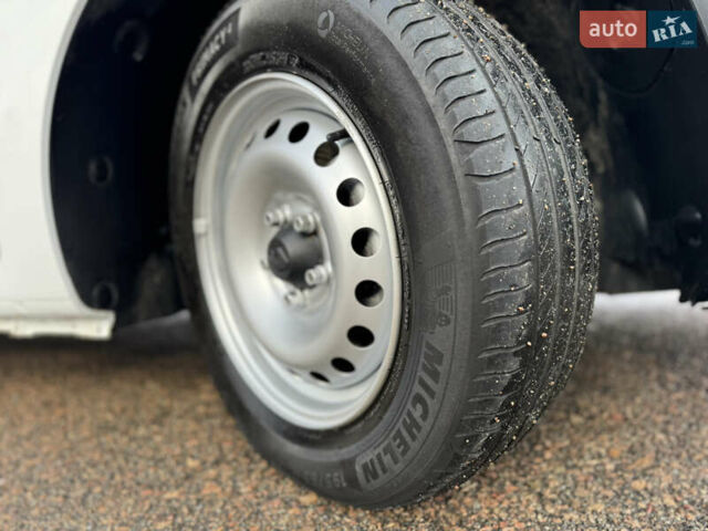 Білий Рено Кєнгу, об'ємом двигуна 1.46 л та пробігом 175 тис. км за 12600 $, фото 21 на Automoto.ua