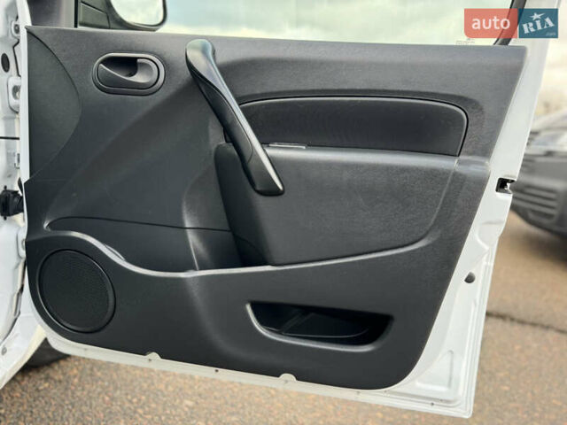 Білий Рено Кєнгу, об'ємом двигуна 1.46 л та пробігом 175 тис. км за 12600 $, фото 73 на Automoto.ua