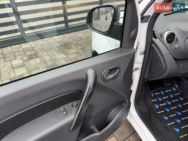 Белый Рено Кенгу, объемом двигателя 0 л и пробегом 4 тыс. км за 13700 $, фото 14 на Automoto.ua