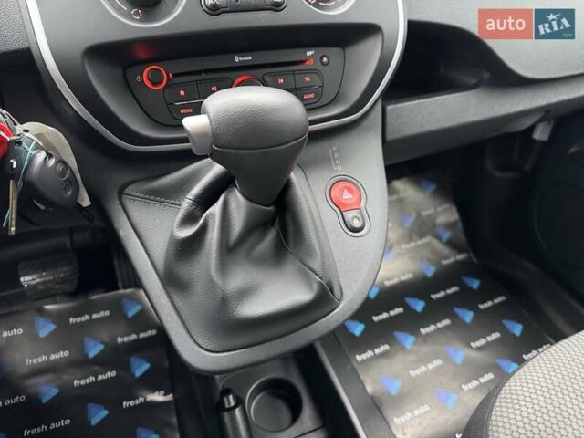 Белый Рено Кенгу, объемом двигателя 0 л и пробегом 4 тыс. км за 13700 $, фото 23 на Automoto.ua