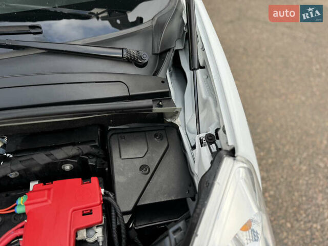 Білий Рено Кєнгу, об'ємом двигуна 1.46 л та пробігом 175 тис. км за 12600 $, фото 97 на Automoto.ua