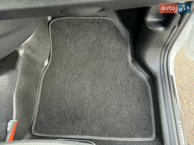 Білий Рено Кєнгу, об'ємом двигуна 1.46 л та пробігом 175 тис. км за 12600 $, фото 66 на Automoto.ua