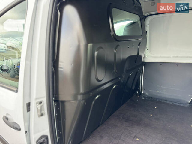 Білий Рено Кєнгу, об'ємом двигуна 1.46 л та пробігом 175 тис. км за 12600 $, фото 41 на Automoto.ua