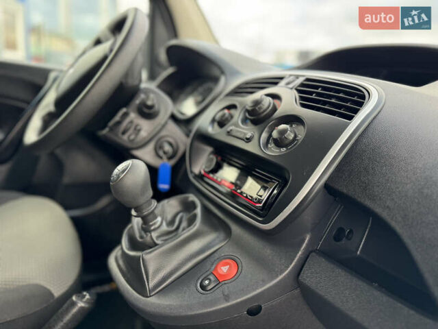 Білий Рено Кєнгу, об'ємом двигуна 1.46 л та пробігом 175 тис. км за 12600 $, фото 65 на Automoto.ua