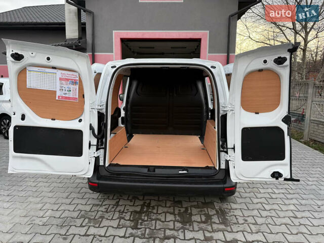 Белый Рено Кенгу, объемом двигателя 0 л и пробегом 2 тыс. км за 15300 $, фото 11 на Automoto.ua