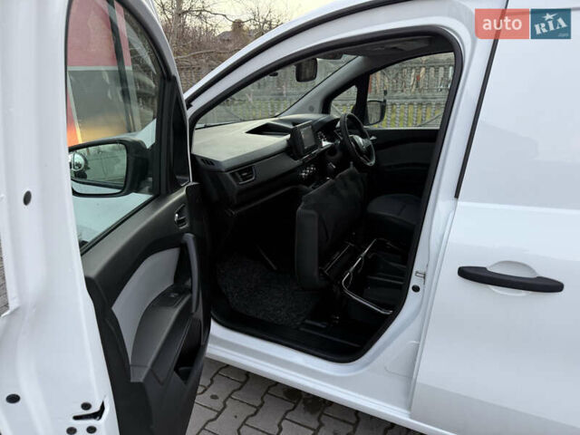 Белый Рено Кенгу, объемом двигателя 0 л и пробегом 2 тыс. км за 15300 $, фото 16 на Automoto.ua