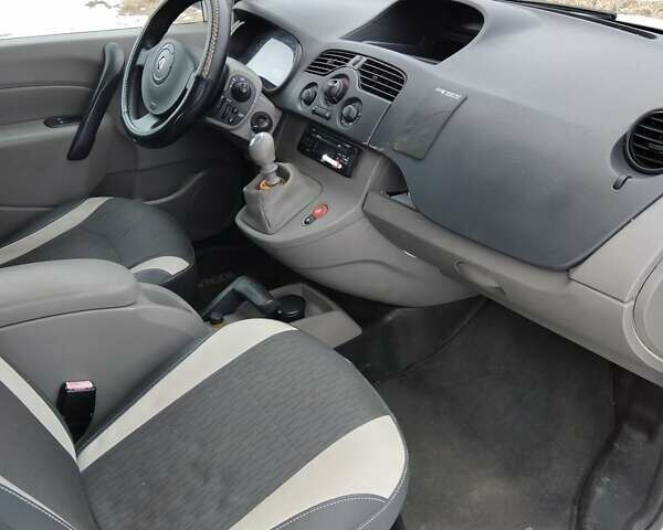Белый Рено Кенгу, объемом двигателя 1.5 л и пробегом 223 тыс. км за 4999 $, фото 6 на Automoto.ua