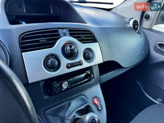 Білий Рено Кєнгу, об'ємом двигуна 1.5 л та пробігом 333 тис. км за 5800 $, фото 20 на Automoto.ua