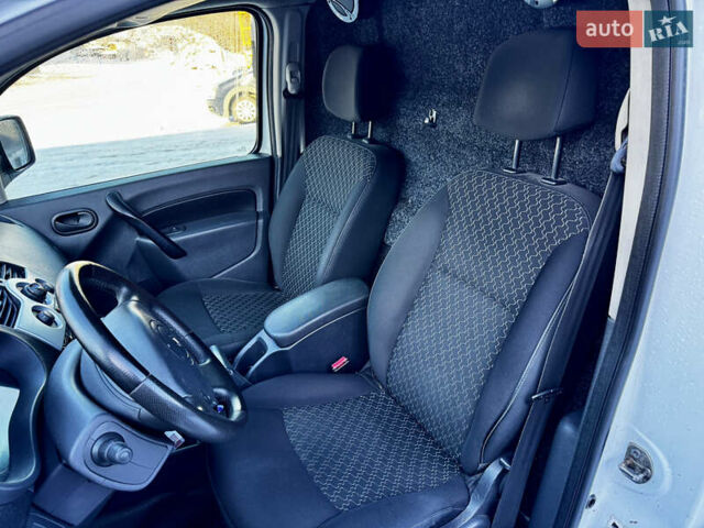 Білий Рено Кєнгу, об'ємом двигуна 1.5 л та пробігом 333 тис. км за 5800 $, фото 17 на Automoto.ua