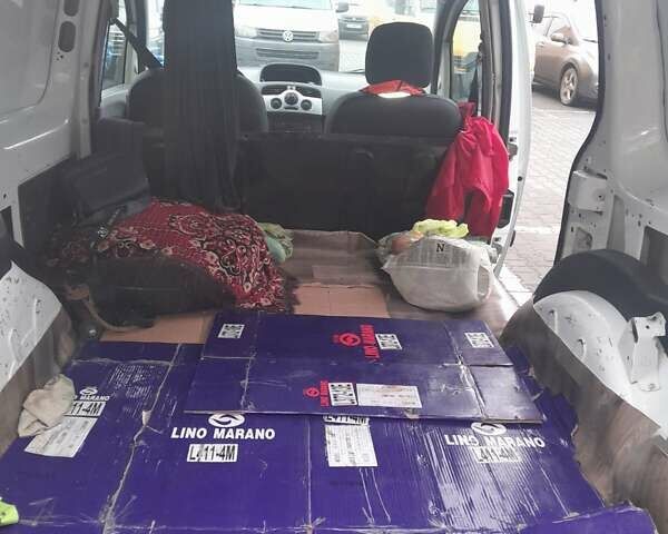 Белый Рено Кенгу, объемом двигателя 1.46 л и пробегом 280 тыс. км за 4700 $, фото 3 на Automoto.ua