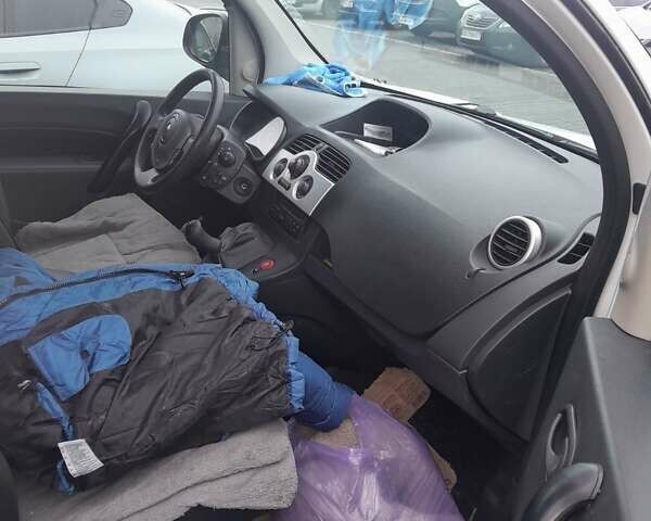 Белый Рено Кенгу, объемом двигателя 1.46 л и пробегом 280 тыс. км за 4700 $, фото 2 на Automoto.ua