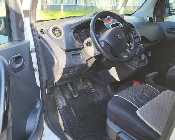 Белый Рено Кенгу, объемом двигателя 1.46 л и пробегом 174 тыс. км за 5500 $, фото 9 на Automoto.ua