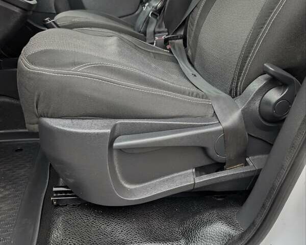 Білий Рено Кєнгу, об'ємом двигуна 1.5 л та пробігом 228 тис. км за 6000 $, фото 12 на Automoto.ua