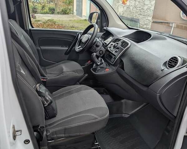 Білий Рено Кєнгу, об'ємом двигуна 1.5 л та пробігом 228 тис. км за 6000 $, фото 22 на Automoto.ua