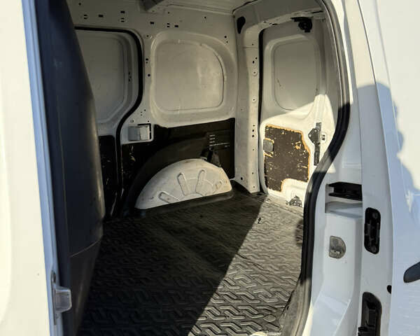 Рено Кєнгу 2016 у Мостисках на Automoto.ua Білий Рено Кєнгу, об'ємом двигуна 1.46 л та пробігом 330 тис. км за 6699 $, фото 4 на Automoto.ua