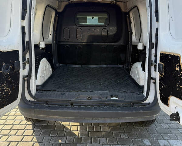 Рено Кєнгу 2016 у Мостисках на Automoto.ua Білий Рено Кєнгу, об'ємом двигуна 1.46 л та пробігом 330 тис. км за 6699 $, фото 11 на Automoto.ua