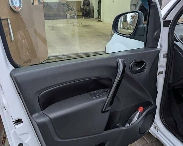 Білий Рено Кєнгу, об'ємом двигуна 1.5 л та пробігом 228 тис. км за 6000 $, фото 26 на Automoto.ua