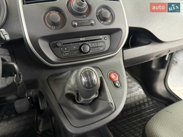 Белый Рено Кенгу, объемом двигателя 1.46 л и пробегом 88 тыс. км за 10500 $, фото 11 на Automoto.ua