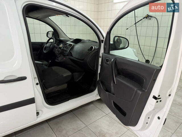 Белый Рено Кенгу, объемом двигателя 1.46 л и пробегом 88 тыс. км за 10500 $, фото 13 на Automoto.ua