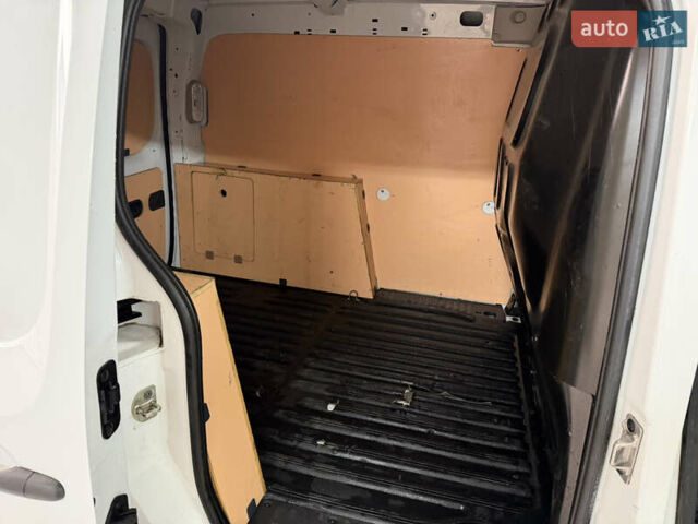 Белый Рено Кенгу, объемом двигателя 1.46 л и пробегом 88 тыс. км за 10500 $, фото 17 на Automoto.ua