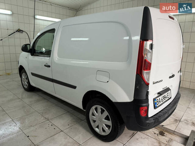 Белый Рено Кенгу, объемом двигателя 1.46 л и пробегом 88 тыс. км за 10500 $, фото 5 на Automoto.ua
