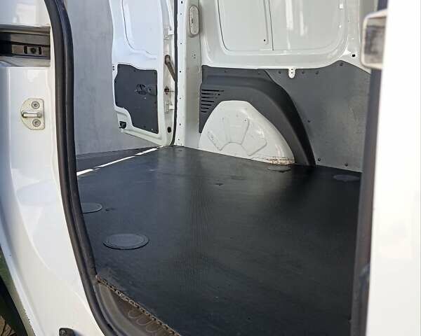 Белый Рено Кенгу, объемом двигателя 1.46 л и пробегом 178 тыс. км за 10200 $, фото 1 на Automoto.ua
