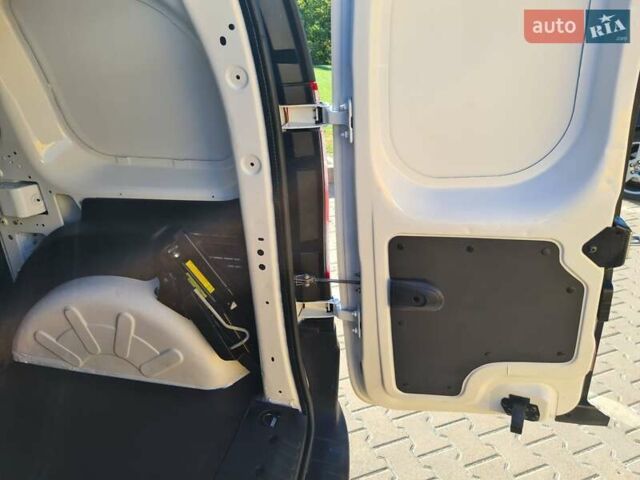 Белый Рено Кенгу, объемом двигателя 0 л и пробегом 91 тыс. км за 8600 $, фото 33 на Automoto.ua