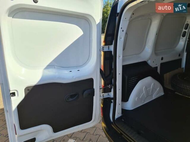 Белый Рено Кенгу, объемом двигателя 0 л и пробегом 91 тыс. км за 8600 $, фото 34 на Automoto.ua